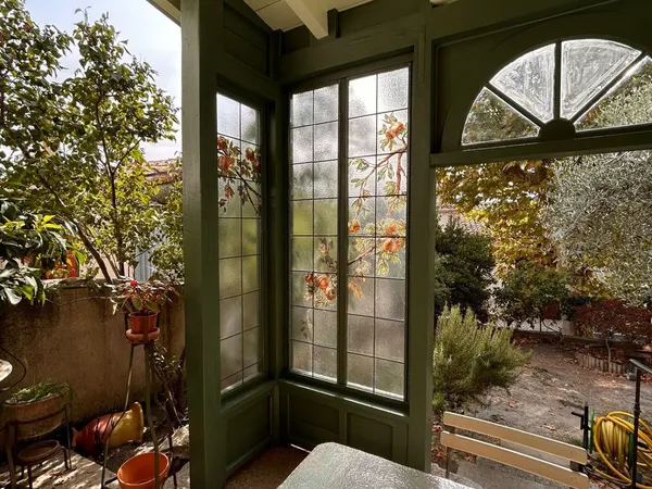 Maison hors du temps, où chaque reflet conte une histoire.....