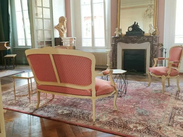 Urgent expatriation : deux appartements de 220 m2 de style hausmannien