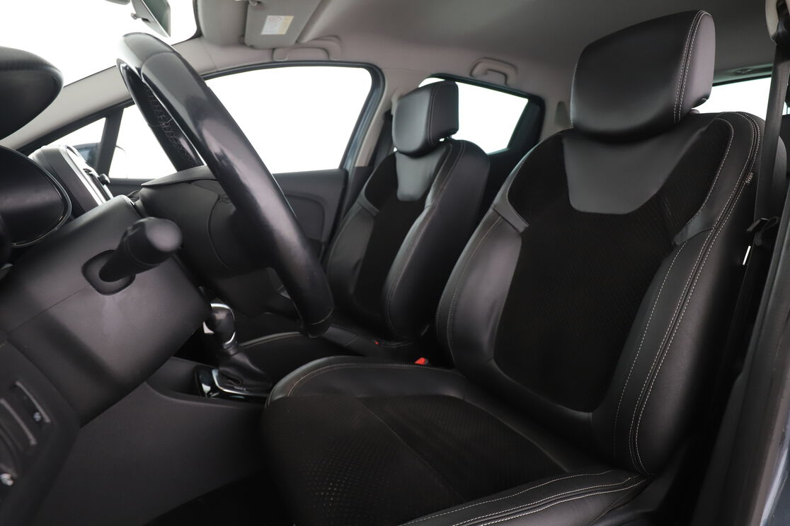 Renault Clio 1.5 dCi Intens EDC — photo 9