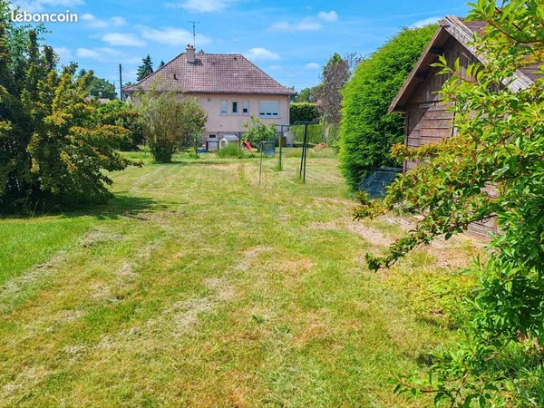 Maison avec sous sol total et grand terrain