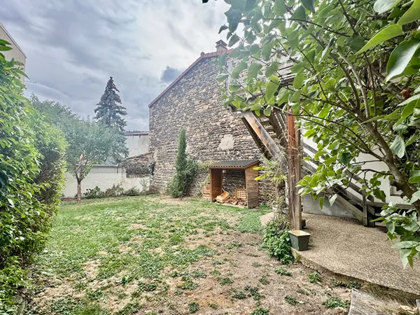 CEYRAT BOISSEJOUR / Ensemble immobilier de plus de 200 M2 - Atypique et Fonctionnel !