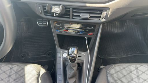 Volkswagen Polo 1.0 TSI 116 DSG7 - R-Line – 2024 – 18110 km – Essence – Boîte Automatique — photo 24