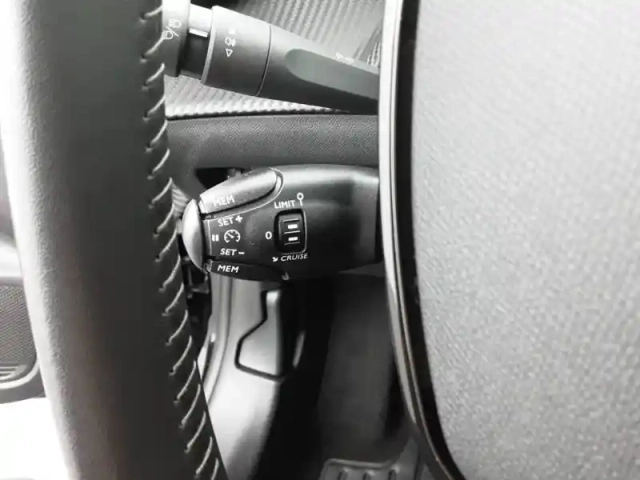 Peugeot 208 puretech 100 s&amp;s bvm6 — photo 21