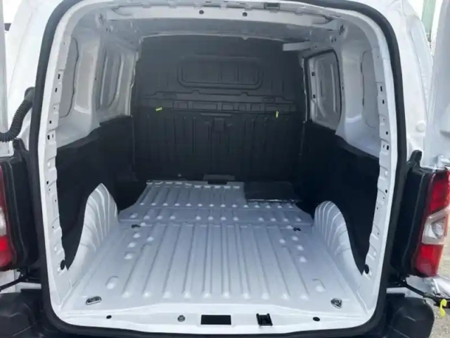 Opel Combo cargo m 650kg bluehdi 100ch s&amp;s pack premium connect — photo 7
