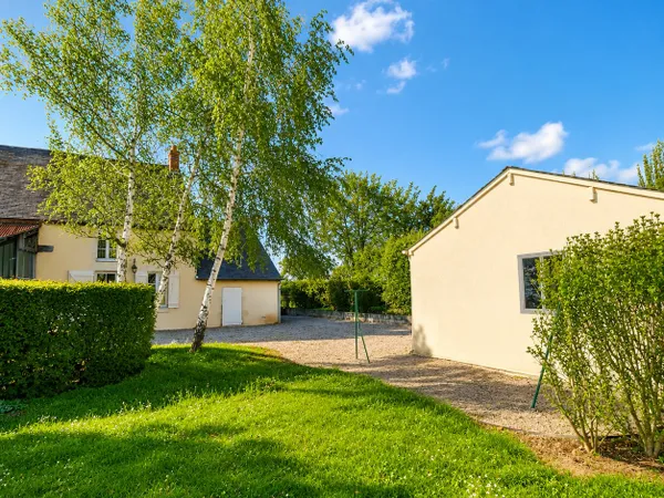 Maison en pierres rénovée avec jardin et garage, à 5 minutes
