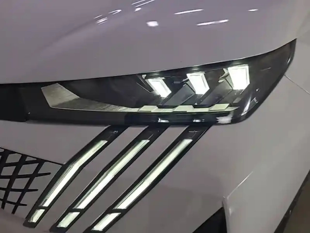 Peugeot 3008 hybrid 136 e-dcs6 — photo 52
