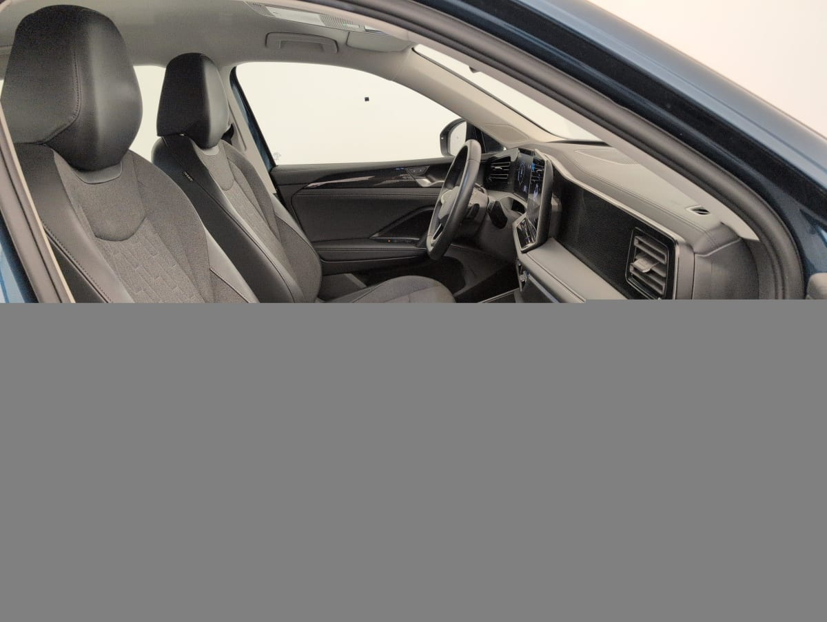 Volkswagen Tiguan — photo 9