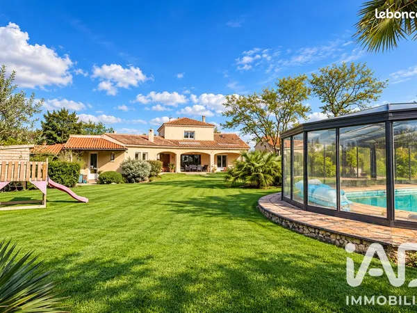 Maison 9 pièces 360 m²