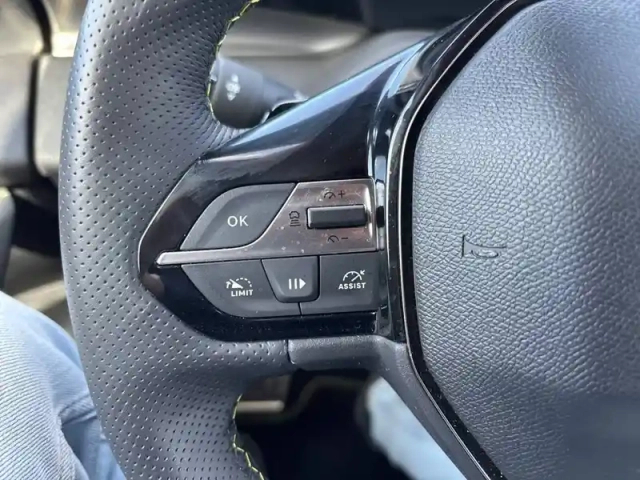 Peugeot 408 puretech 130 ch s&amp;s eat8 — photo 19