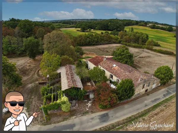 À vendre Corps de ferme en pierre de 250 m² à rénover 5 chambres, dépendances XXL (650 m²), prairie 