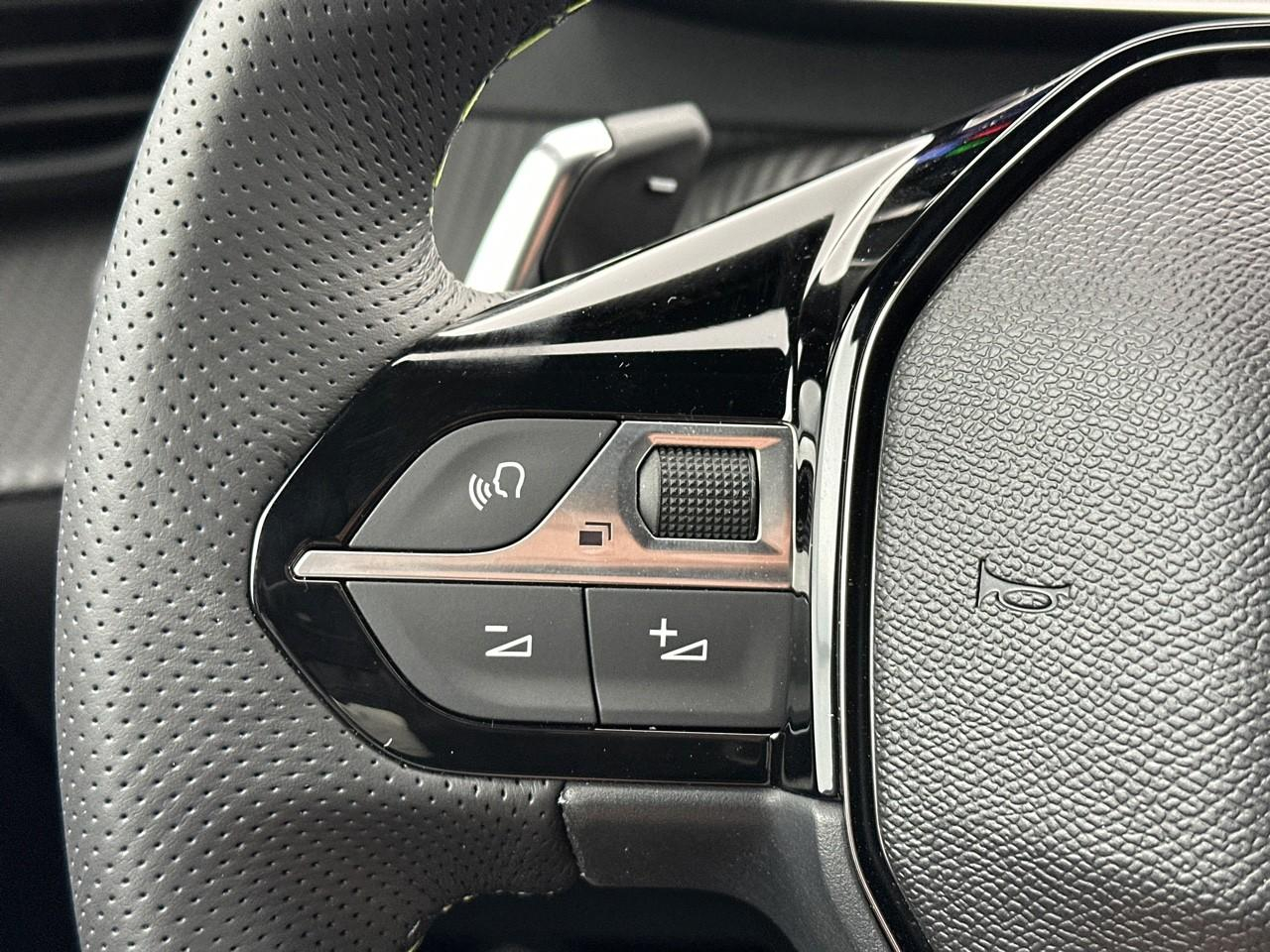 Peugeot 208 hybrid 145 e-dcs6 gt — photo 20
