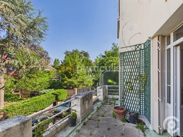 Proche gare, grand 2 pièces avec terrasse
