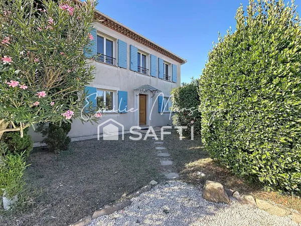 Bastide familiale avec piscine et beaux espaces de vie sans vis à vis