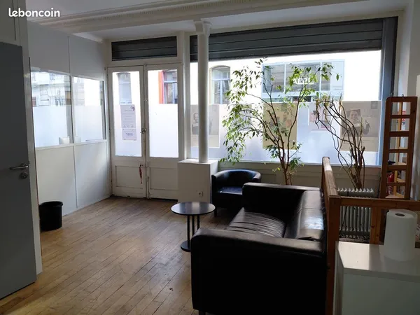 Local 198 m² PARIS