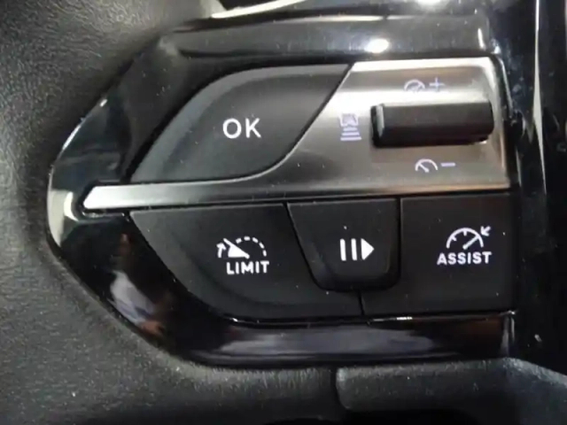 Peugeot 308 1.2 puretech 130ch s&amp;s allure pack — photo 15