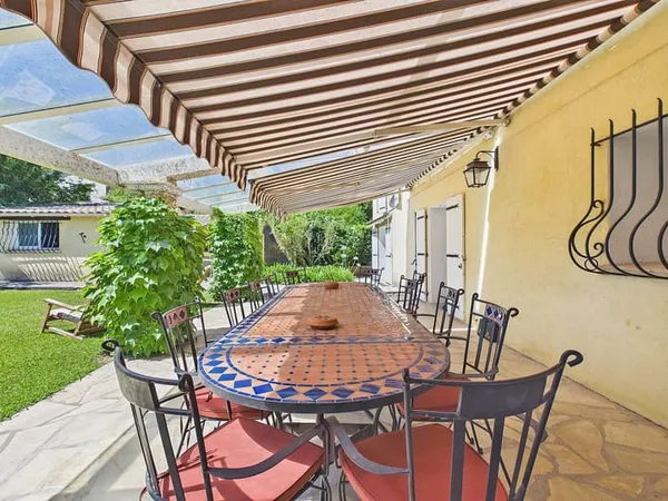 Roquefort-les-Pins ? Villa néo-provençale avec piscine et stud