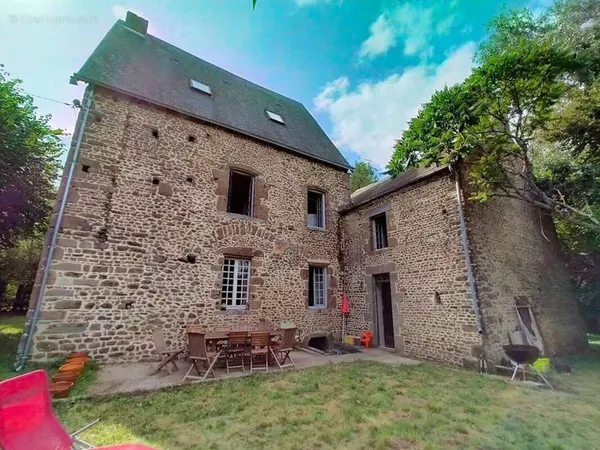 Maison 12 pièces 300 m²