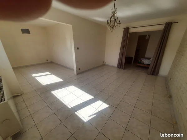 F4 très bon état habitable de suite