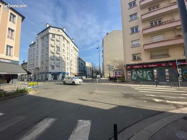 Commerce chaussure/cuir 85 m²