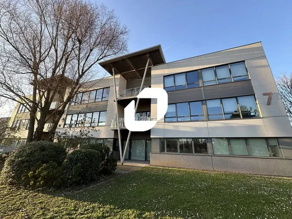 Bureau 865 m²