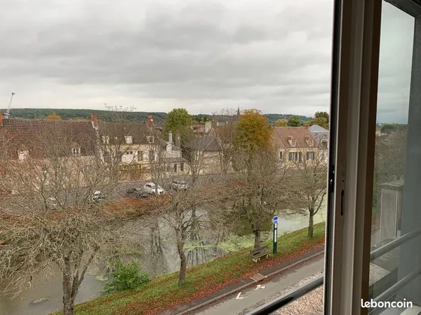 Loue F3 lumineux proche centre ville