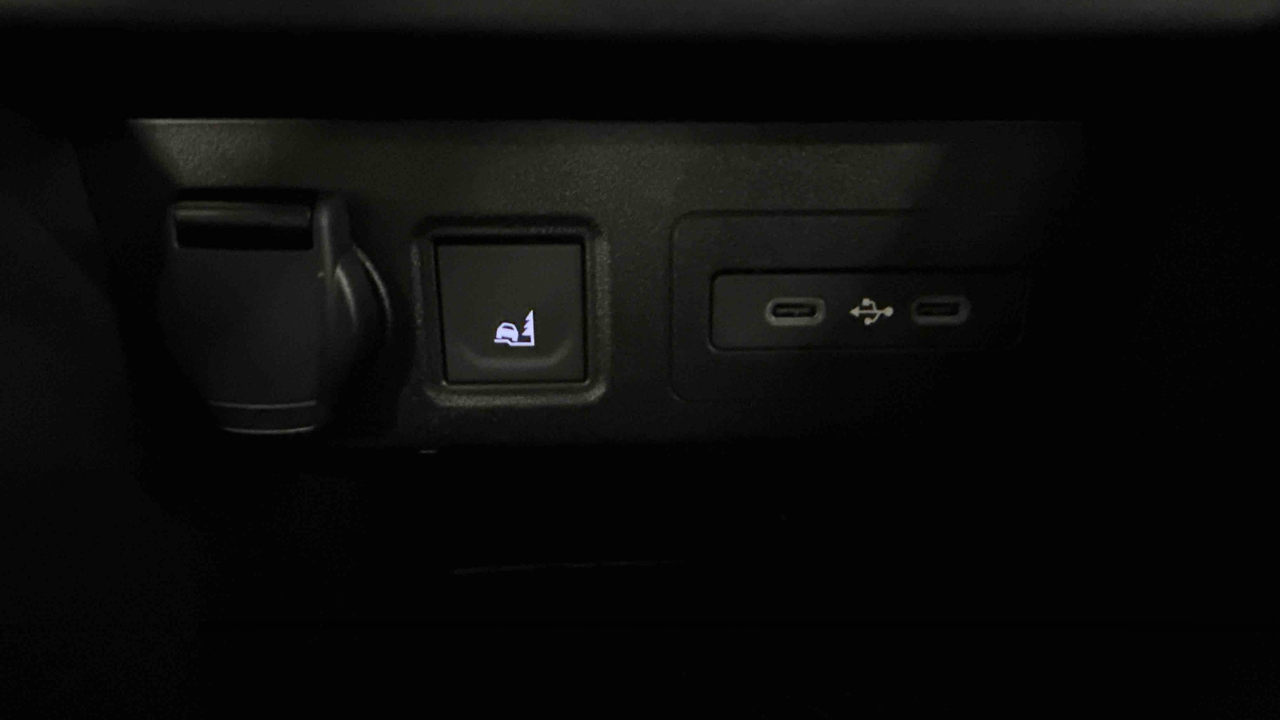 Dacia Sandero Hybrid 155 — photo 18