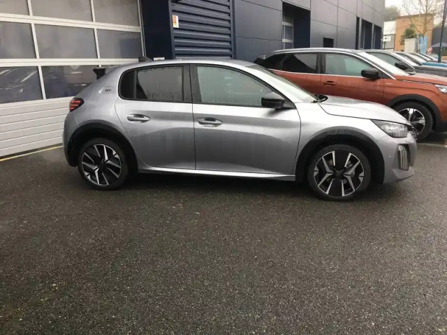 Peugeot 208 hybrid 145 e-dcs6 — photo 29