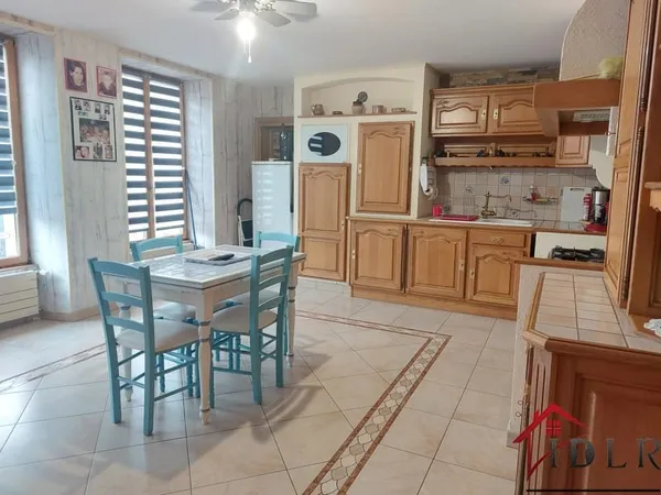 WASSY, magnifique appartement de 164m2 avec 3 chambres + gar