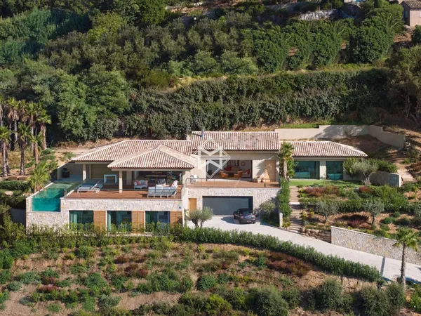 Villa 7 pièces 383 m²