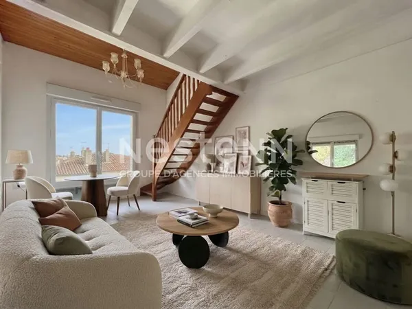 RARE sur le marché : superbe duplex baigné de lumière entre Saint-Genès et Roustaing !