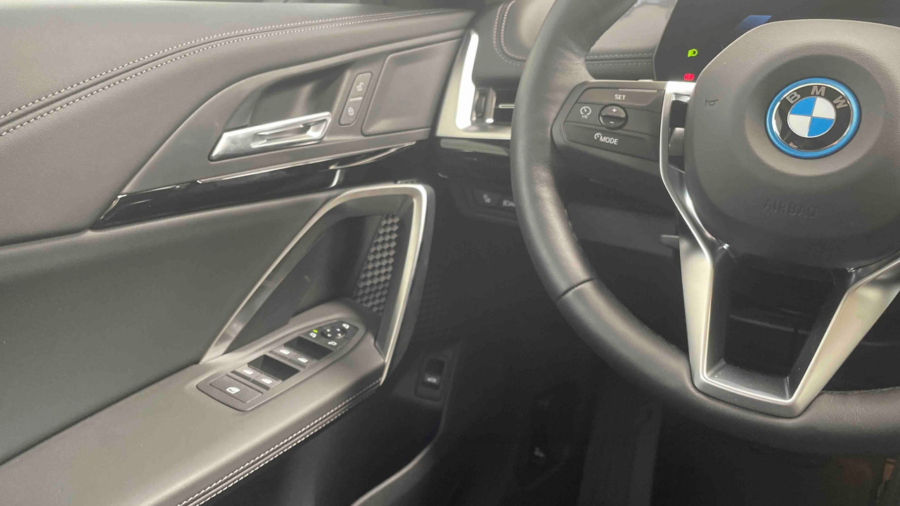 BMW iX1 eDrive20 — photo 25