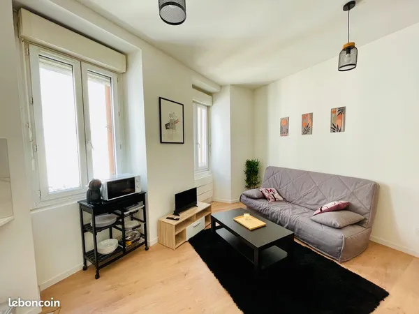 A LOUER - Studio meublé Nîmes Centre