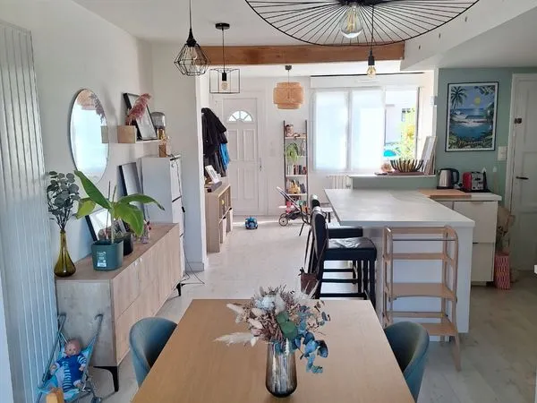 Maison de ville en brique avec jardin, garage et 3 chambred