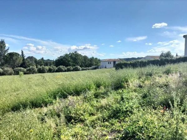 Terrain 610 m²