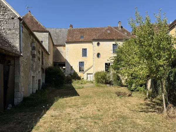 CHARMANTE MAISON DE VILLAGE