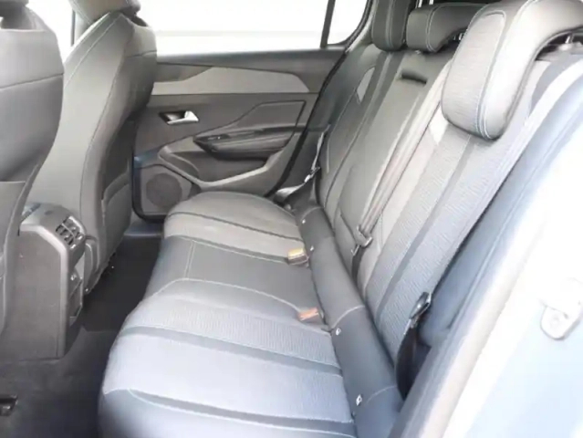 Peugeot 308 phev 180ch allure pack e-eat8 — photo 12
