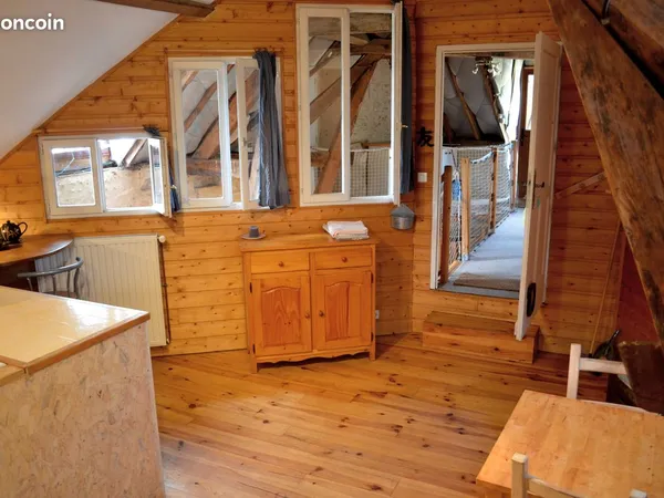 Studio meublé en bois et pierre, 35 m², à louer à l'année à Cubjac (Dordogne)