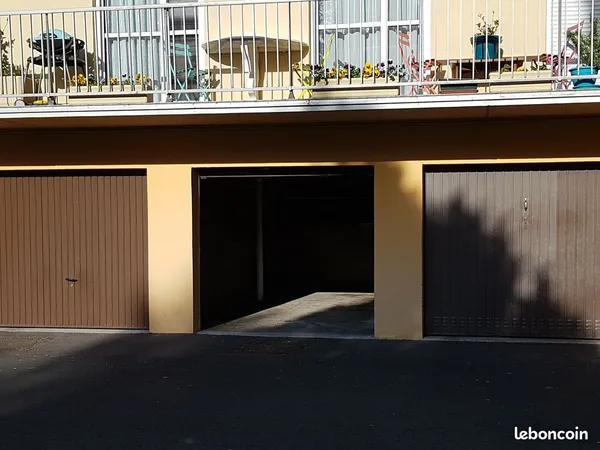 Garage fermé de 10 m² - Le Havre, Mont-Gaillar