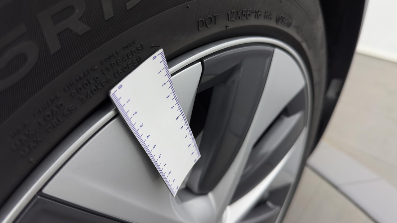 Tesla MODEL Y Standard RWD — photo 32