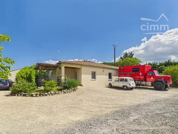Sud Ardèche: double villa de standing avec garage sur terrain plat