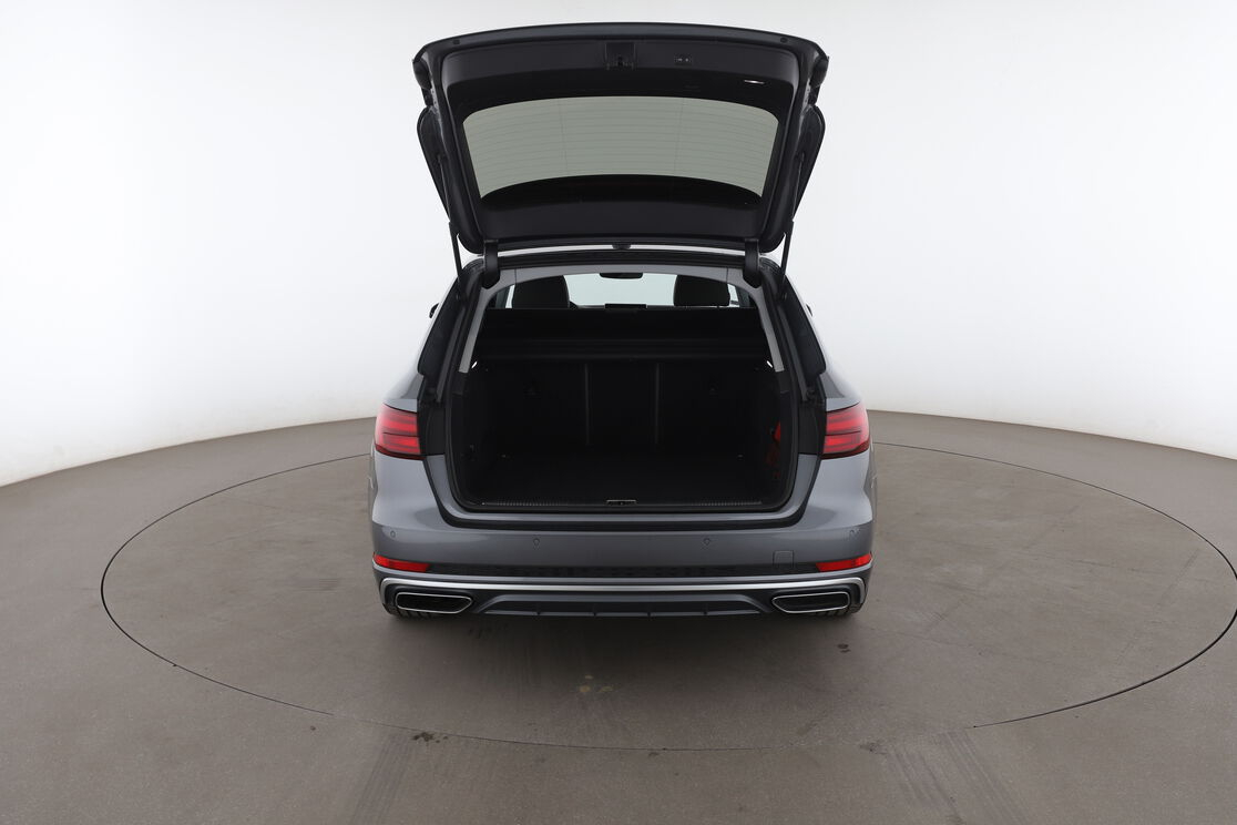 Audi A4 Avant 40 TDI Design Luxe S Tronic — photo 15