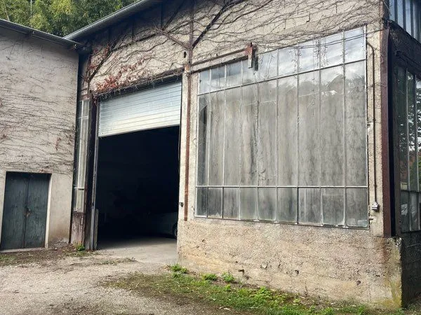 Grand hangar