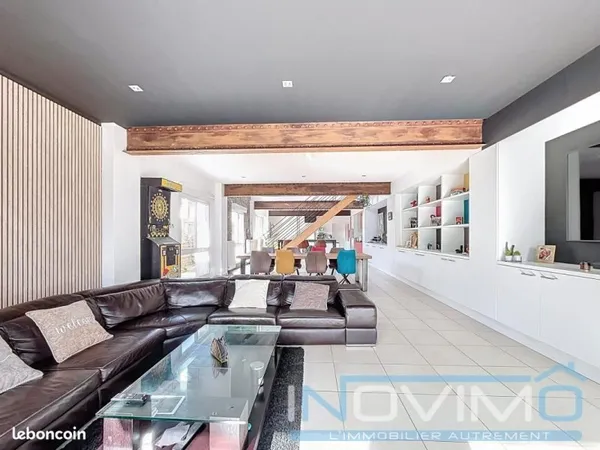 Maison 10 pièces 257 m²