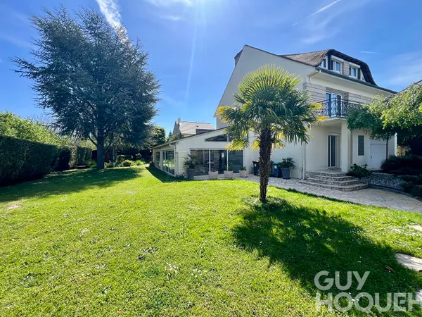 Maison Magny Les Hameaux 9 pièce(s) 261 m2