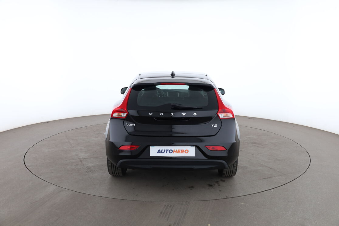 Volvo V40 2.0 T2 Signature Edition — photo 4