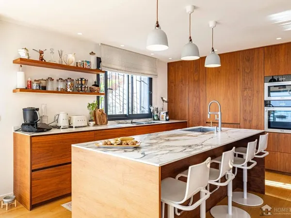 Villa 5 pièces 312 m²