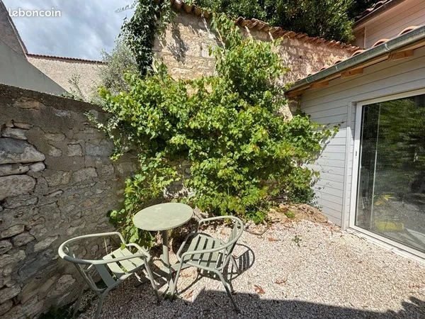 Maison avec extérieur