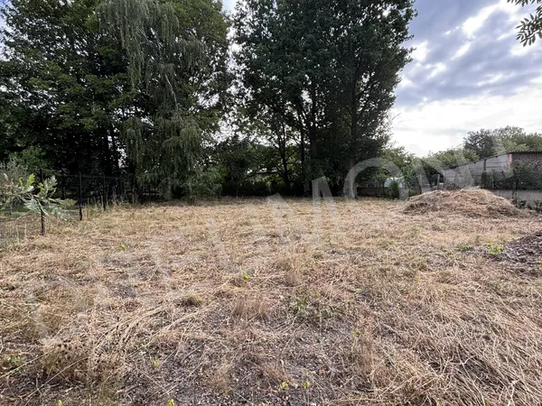Terrain 810 m²