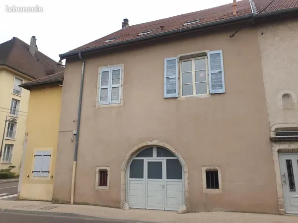 Local 77 m²