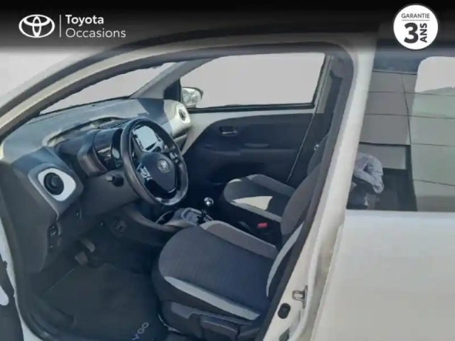 Toyota Aygo 1.0 vvt-i 72ch x-play x-app x-shift 5p mc18 — photo 11